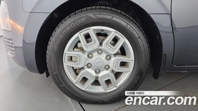 Hyundai Staria 2023 thumb 5