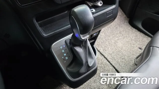 Hyundai Staria 2023 thumb 9
