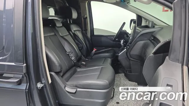 Hyundai Staria 2023 thumb 11