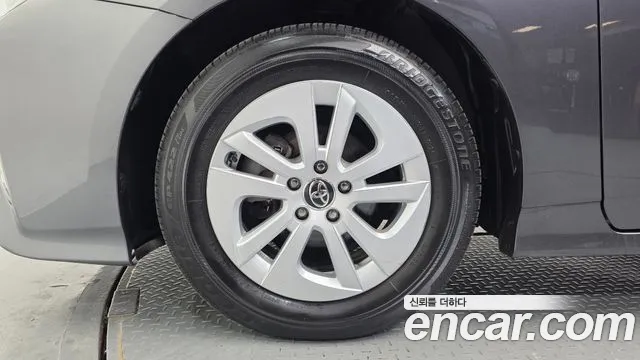 Toyota Prius 2018 thumb 5