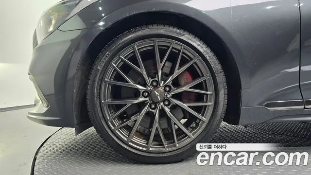 Genesis G80 2017 thumb 5