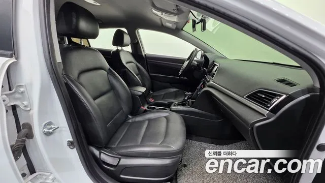 Hyundai Avante 2018 thumb 10