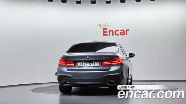 BMW 5-Series 2019 thumb 3