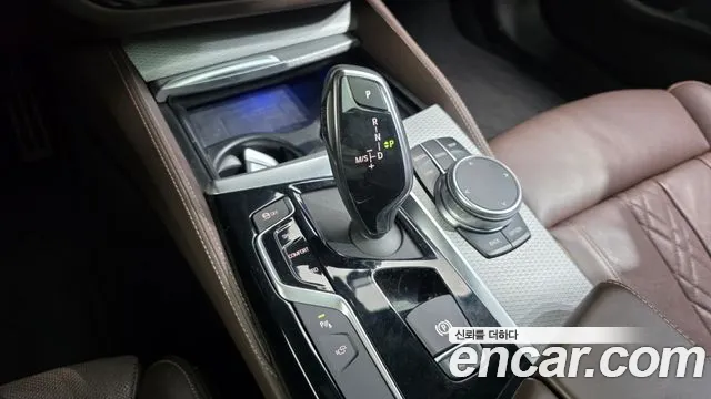 BMW 5-Series 2019 thumb 8