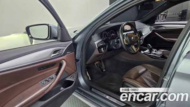 BMW 5-Series 2019 thumb 9