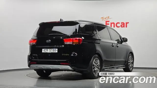 Kia Carnival 2015 thumb 2