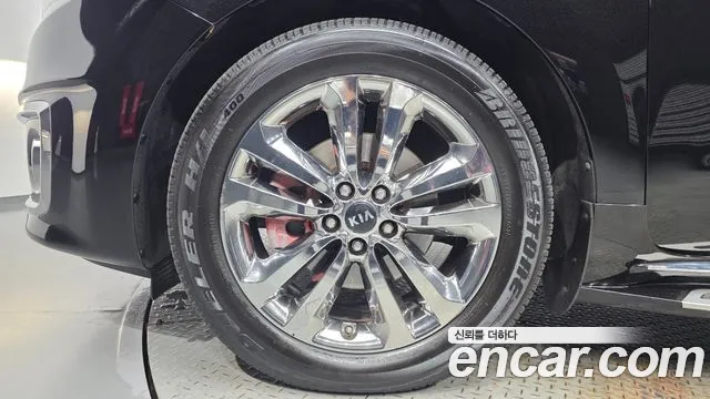 Kia Carnival 2015 thumb 5