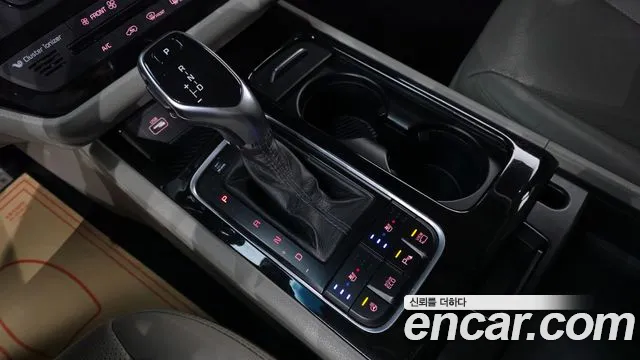 Kia Carnival 2015 thumb 9