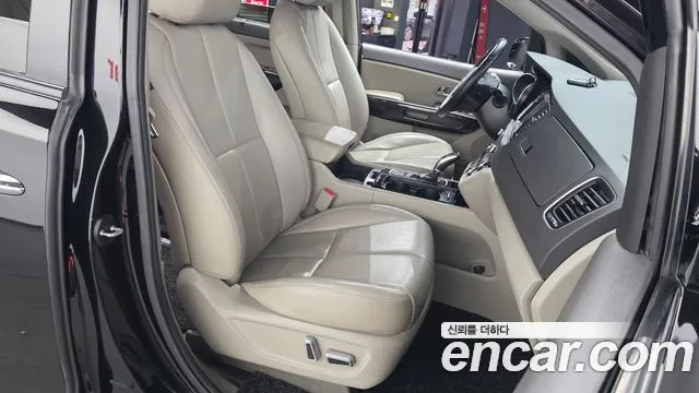 Kia Carnival 2015 thumb 11