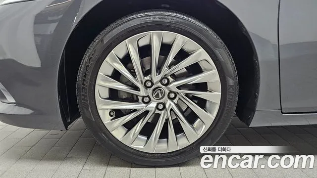Lexus ES 2022 thumb 4
