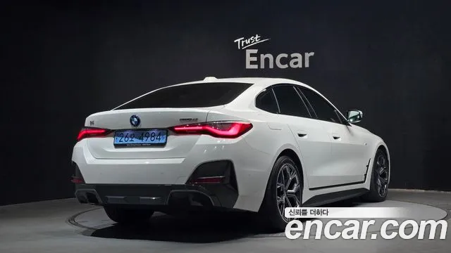 BMW i4 2022 thumb 2