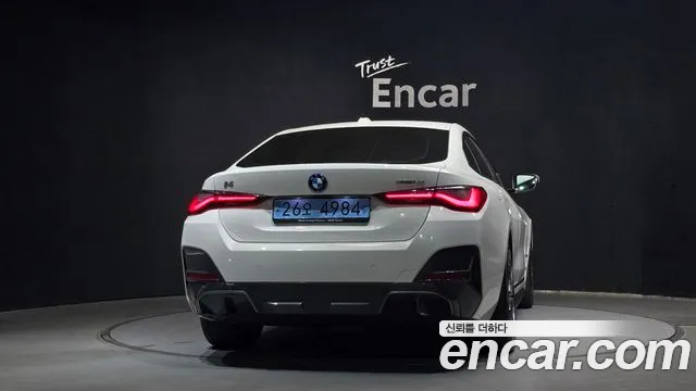 BMW i4 2022 thumb 4