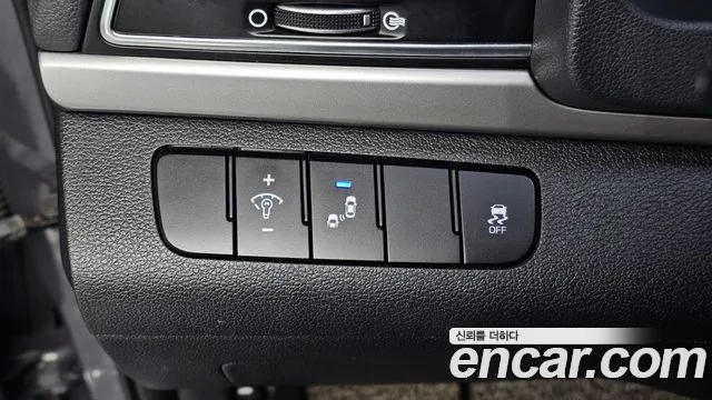 Hyundai Avante 2017 thumb 12