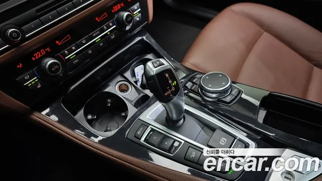 BMW 5-Series 2016 thumb 9
