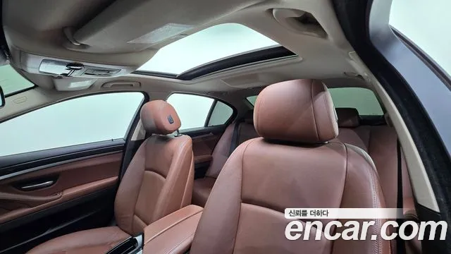 BMW 5-Series 2016 thumb 12