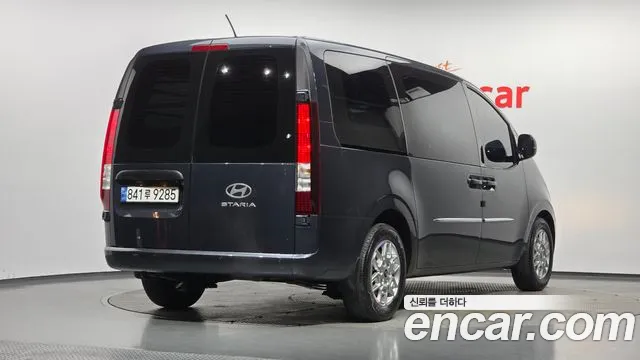 Hyundai Staria 2024 thumb 2