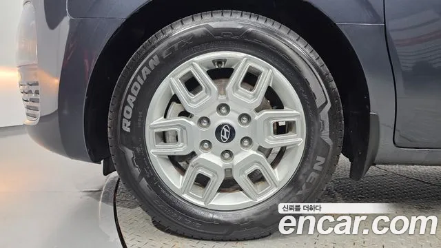 Hyundai Staria 2024 thumb 5