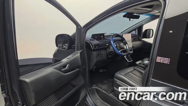 Hyundai Staria 2024 thumb 10