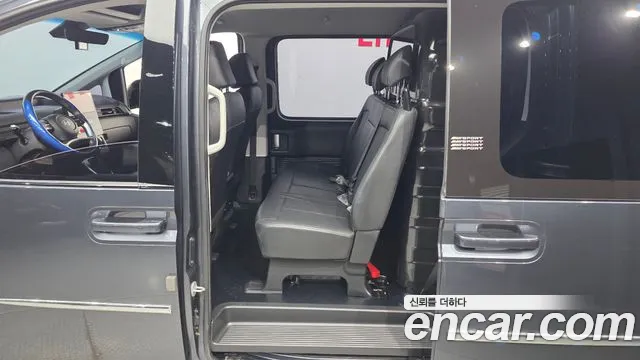 Hyundai Staria 2024 thumb 11