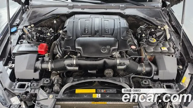 Jaguar XE 2019 thumb 6