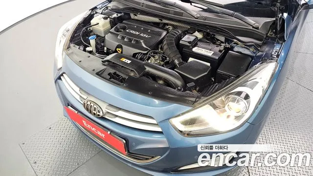 Hyundai i40 2012 thumb 6