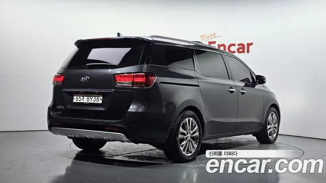 Kia Carnival 2017 thumb 2
