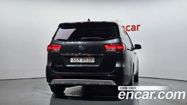 Kia Carnival 2017 thumb 4