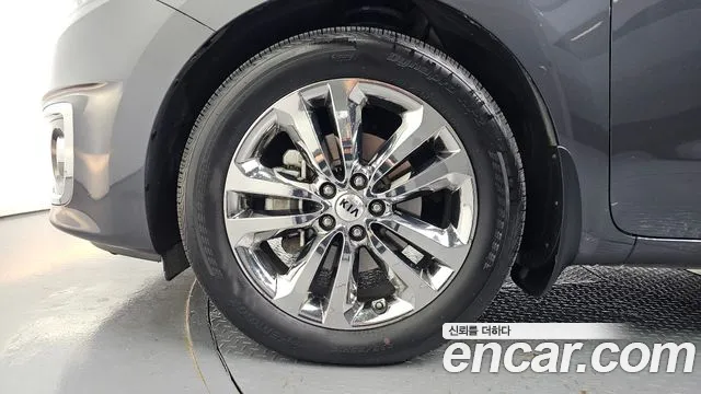 Kia Carnival 2017 thumb 5