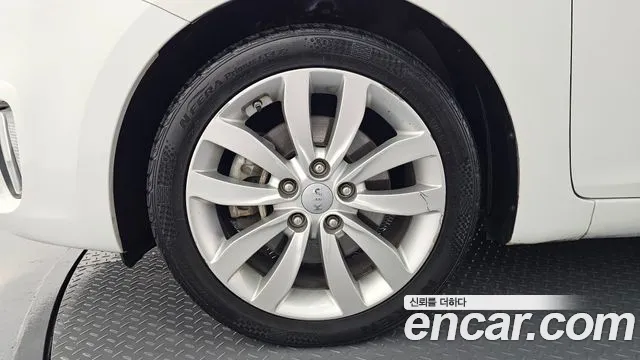Kia Carens 2013 thumb 5