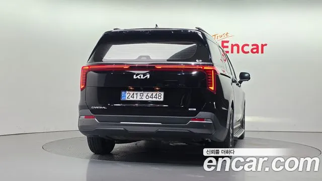 Kia Carnival 2024 thumb 4