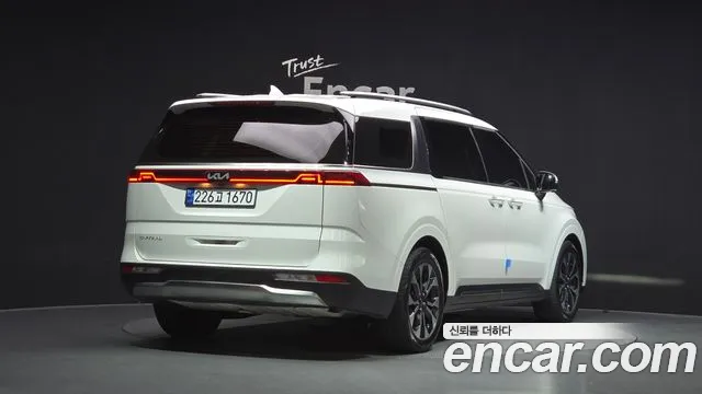 Kia Carnival 2023 thumb 2