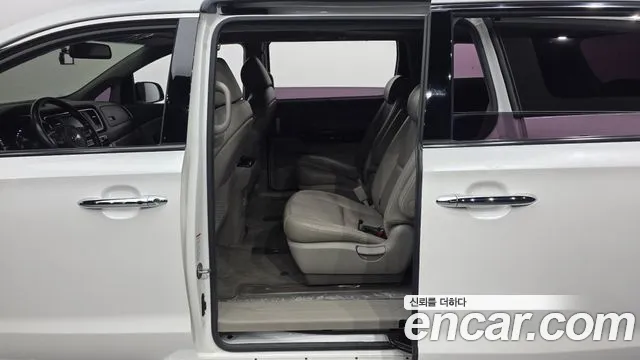 Kia Carnival 2016 thumb 11