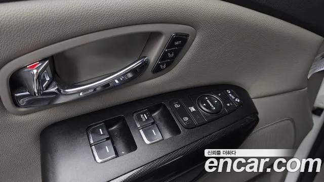 Kia Carnival 2016 thumb 12