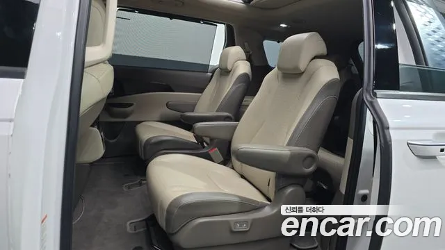 Kia Carnival 2021 thumb 11