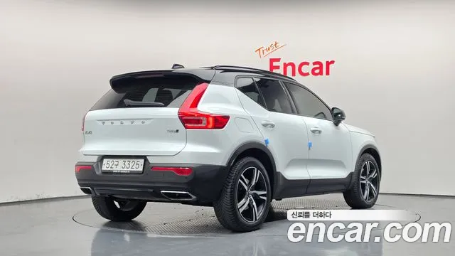 Volvo XC40 2018 thumb 2