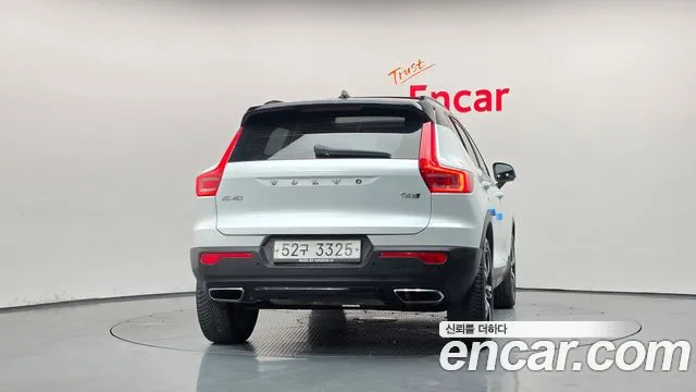 Volvo XC40 2018 thumb 4