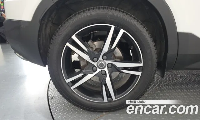 Volvo XC40 2018 thumb 5