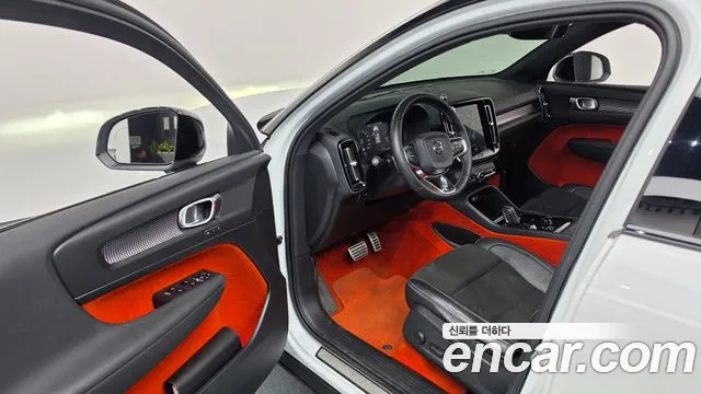 Volvo XC40 2018 thumb 10