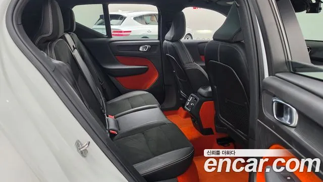 Volvo XC40 2018 thumb 11