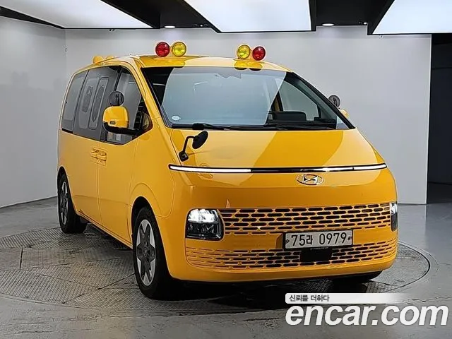 Hyundai Staria 2021 thumb 2