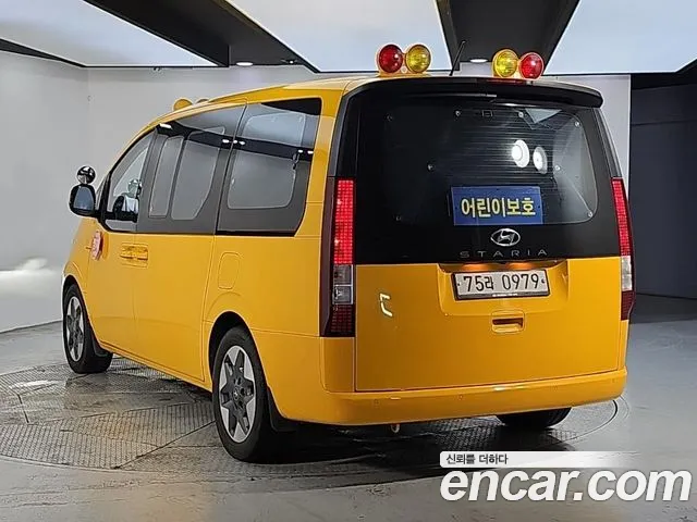 Hyundai Staria 2021 thumb 3