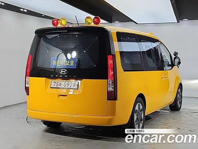Hyundai Staria 2021 thumb 4
