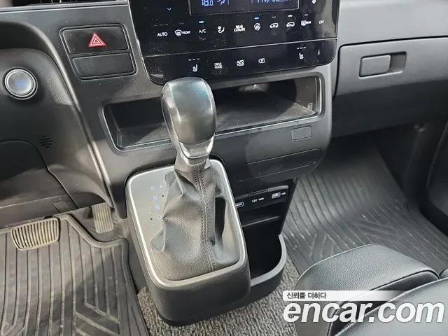 Hyundai Staria 2021 thumb 8