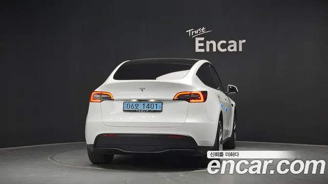 Tesla Model Y 2021 thumb 4