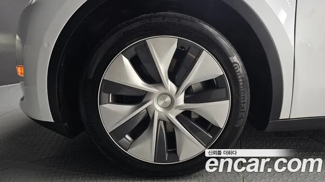 Tesla Model Y 2021 thumb 5