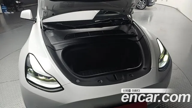 Tesla Model Y 2021 thumb 6