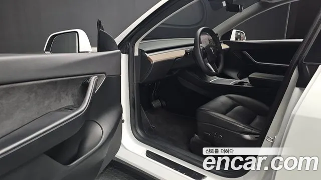 Tesla Model Y 2021 thumb 10