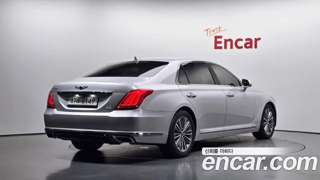Genesis G90 2017 thumb 2