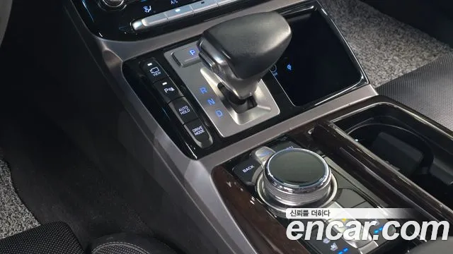 Genesis G90 2017 thumb 9
