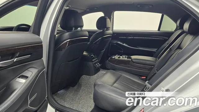 Genesis G90 2017 thumb 12
